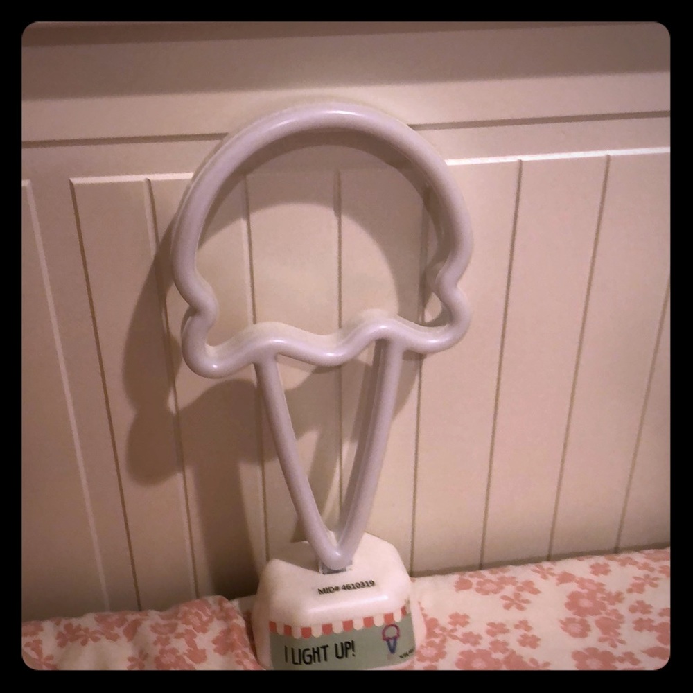 LED battery operated ice cream cone decor